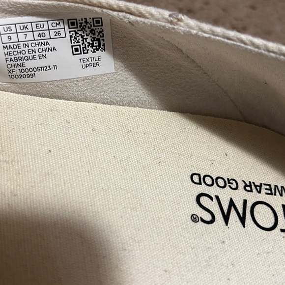 TOMS New women’s shoes especially Cream Canvas Slip-Ons size 9 - Picture 2 of 13